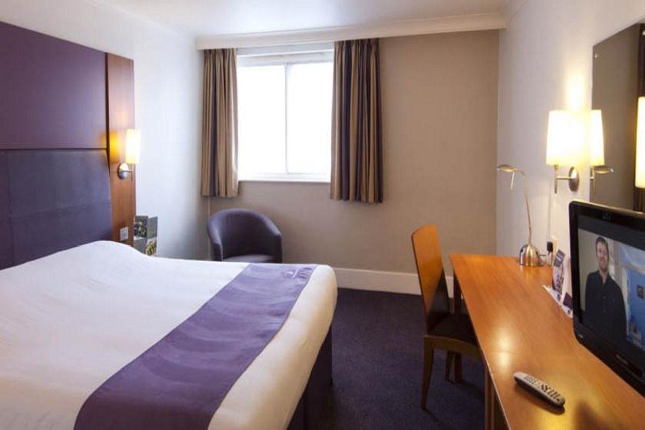 Premier Inn Wrexham North Exterior foto